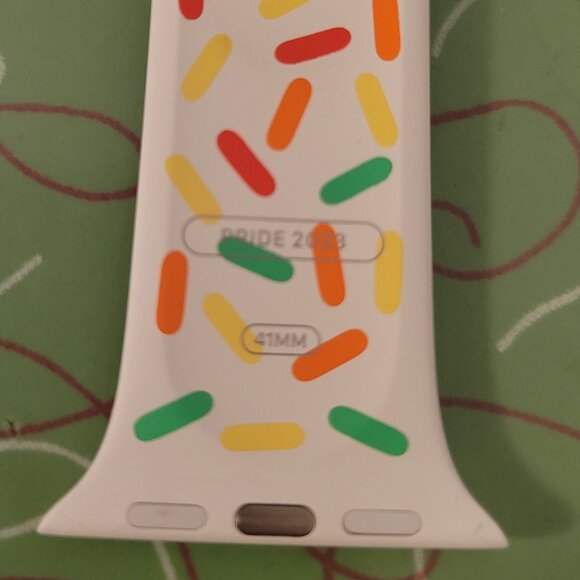 Apple Watch 41mm Pride Edition Sport Band (M/L) - Picture 4 of 4